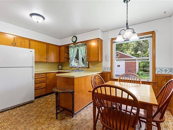 2nd image of 5237 Montrose Ave