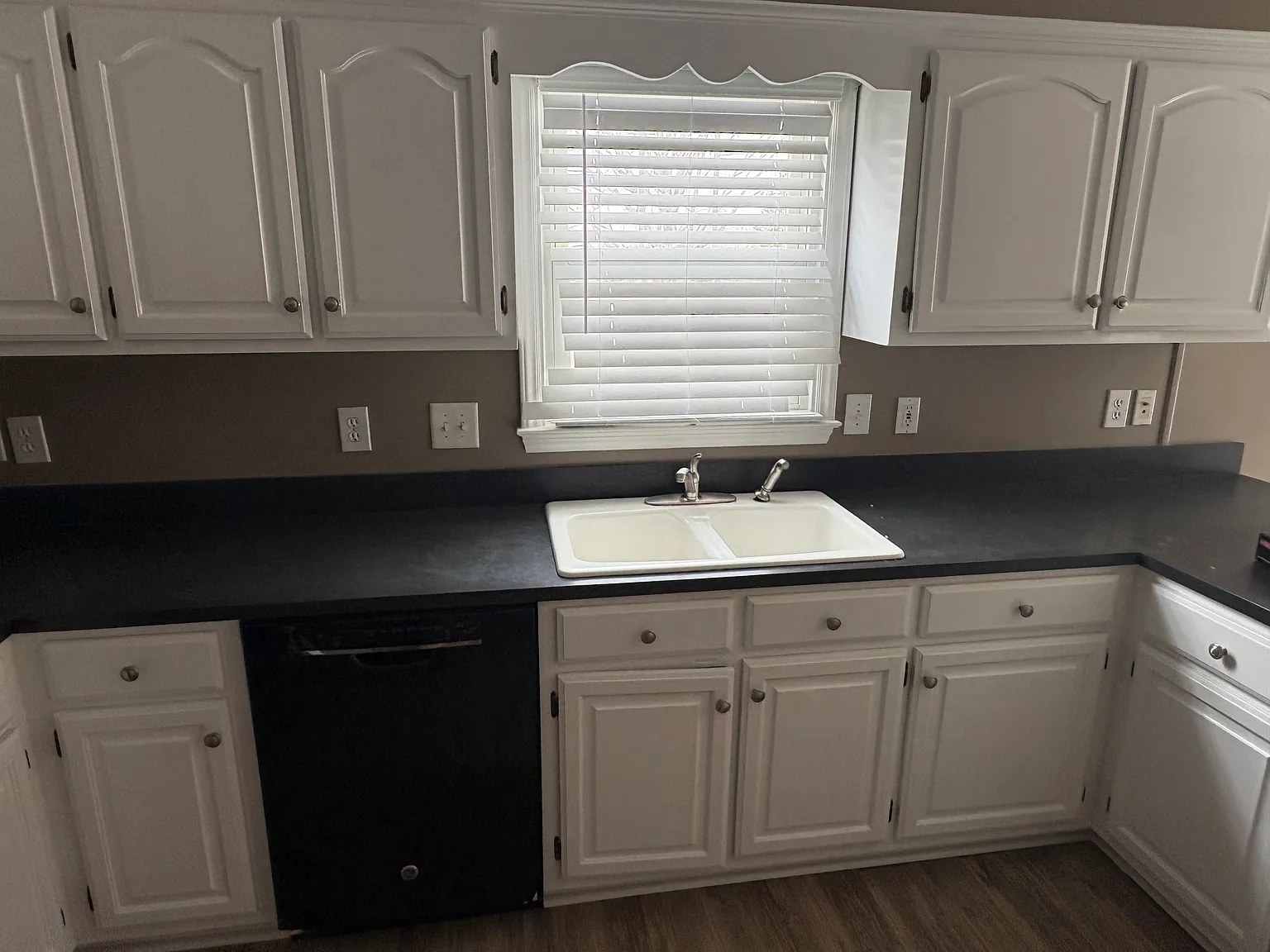 3 bed, 1.5 bath, 1760 sqft, $1,575 — Photo 3
