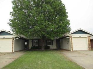 714 Swan Lake Rd, Edmond, OK 73003