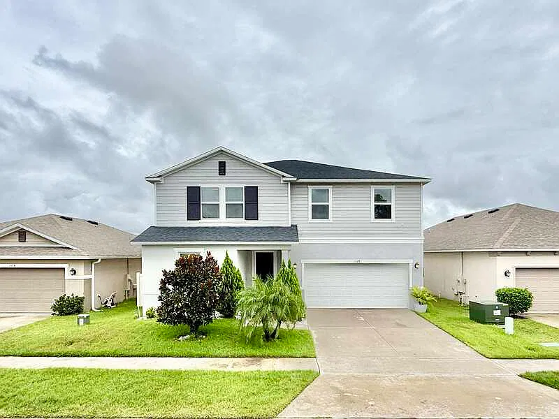 5 bed, 3.5 bath, 2566 sqft, $2,895 — Photo 3