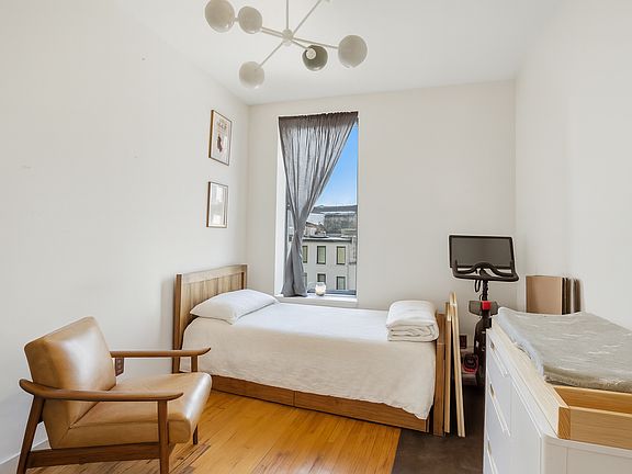 5th image of 450 Dean St APT 2B