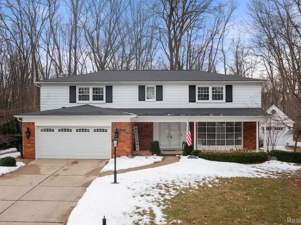 17036 Tall Timber St, Clinton Township, MI 48036