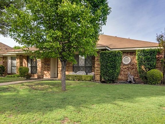 3rd image of 909 Simon Dr