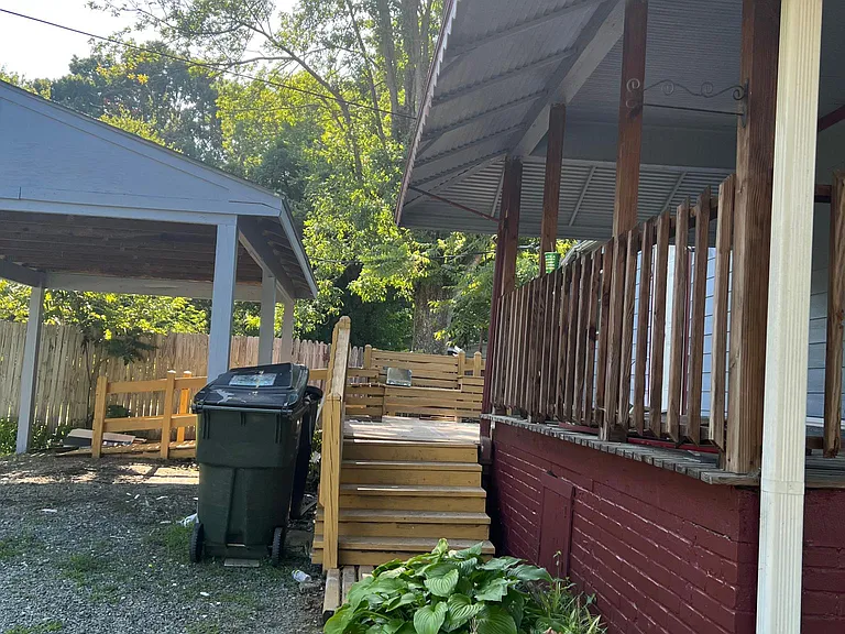 1610 Belmont St — Photo 12