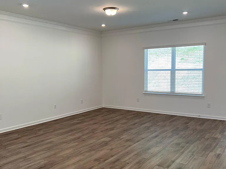 216 Hanson Ln — Photo 6