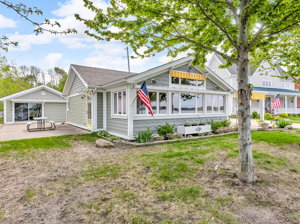 6891 Hallenbeck Hwy, Manitou Beach, MI 49253