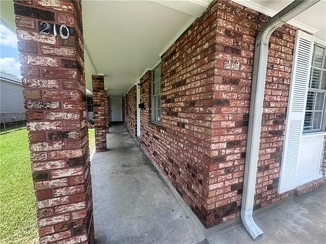 2 bed, 1.0 bath, 950 sqft, $1,400 — Photo 2