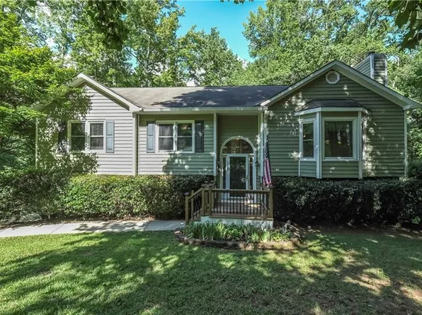 171 Deerfield Ln, Carrollton, GA 30116