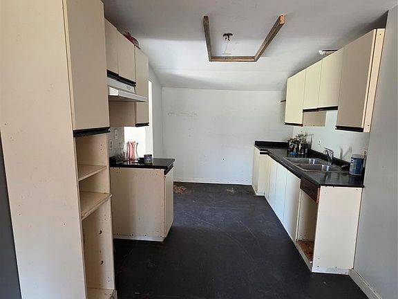 5th image of 137 Morin CRESCENT