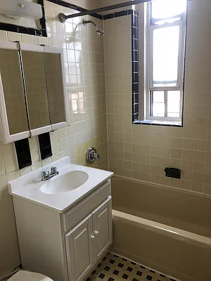 Rented by Contact Realty | media 7