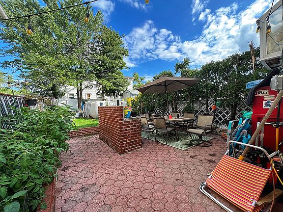 3rd image of 184 Cannon Ave