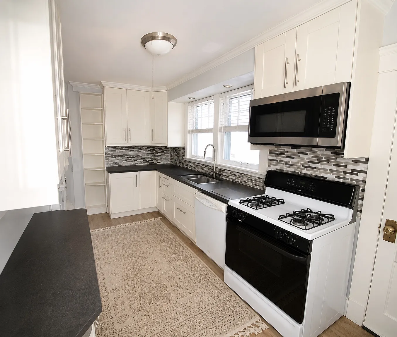 4 bed, 1400 sqft, $4,750 — Photo 2