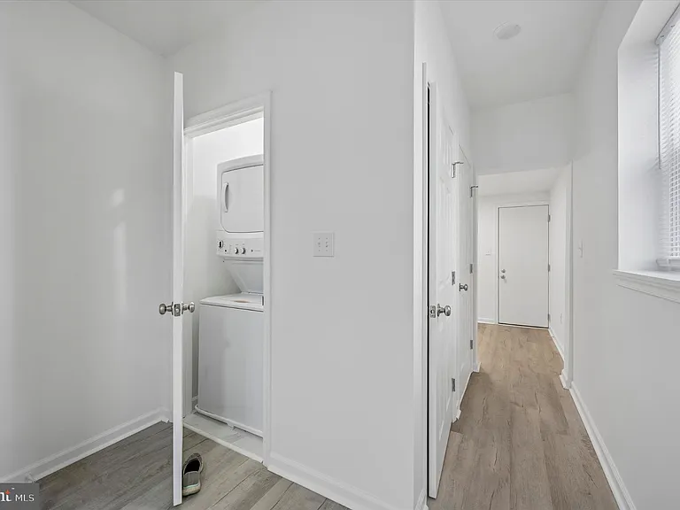 248 N Alden St — Photo 7