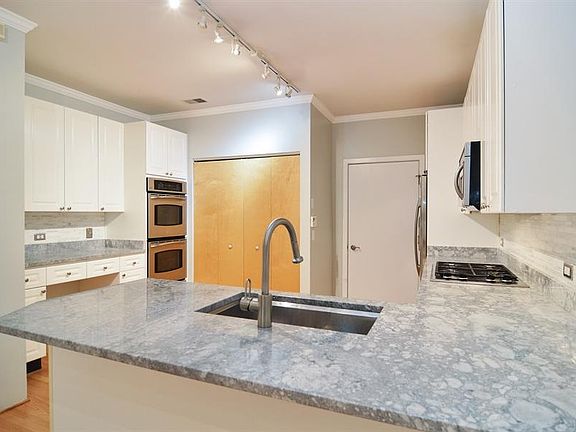 3rd image of 1801 W Diversey Pkwy Unit 7