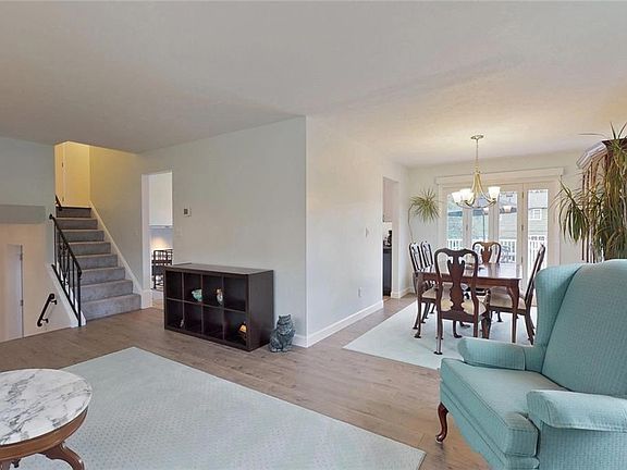 4th image of 5395 Meadow Wood Blvd