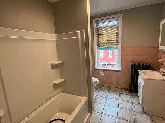 3rd image of 522 N 10th St Fl 3