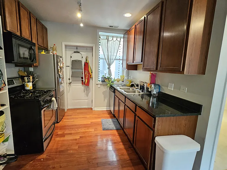 1750 W Rascher Ave #1-1-1 — Photo 10