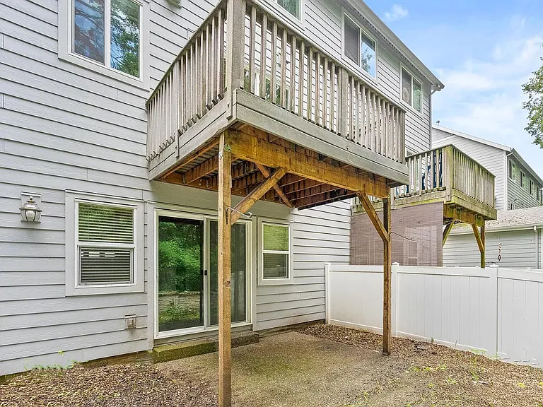 9215 SW Sweek Dr — Photo 16