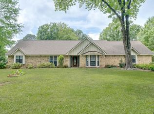2405 Bentwood Dr, Palestine, TX 75803