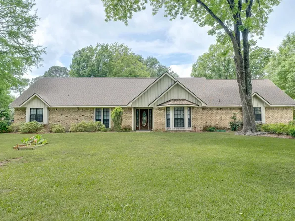 2405 Bentwood Dr, Palestine, TX 75803