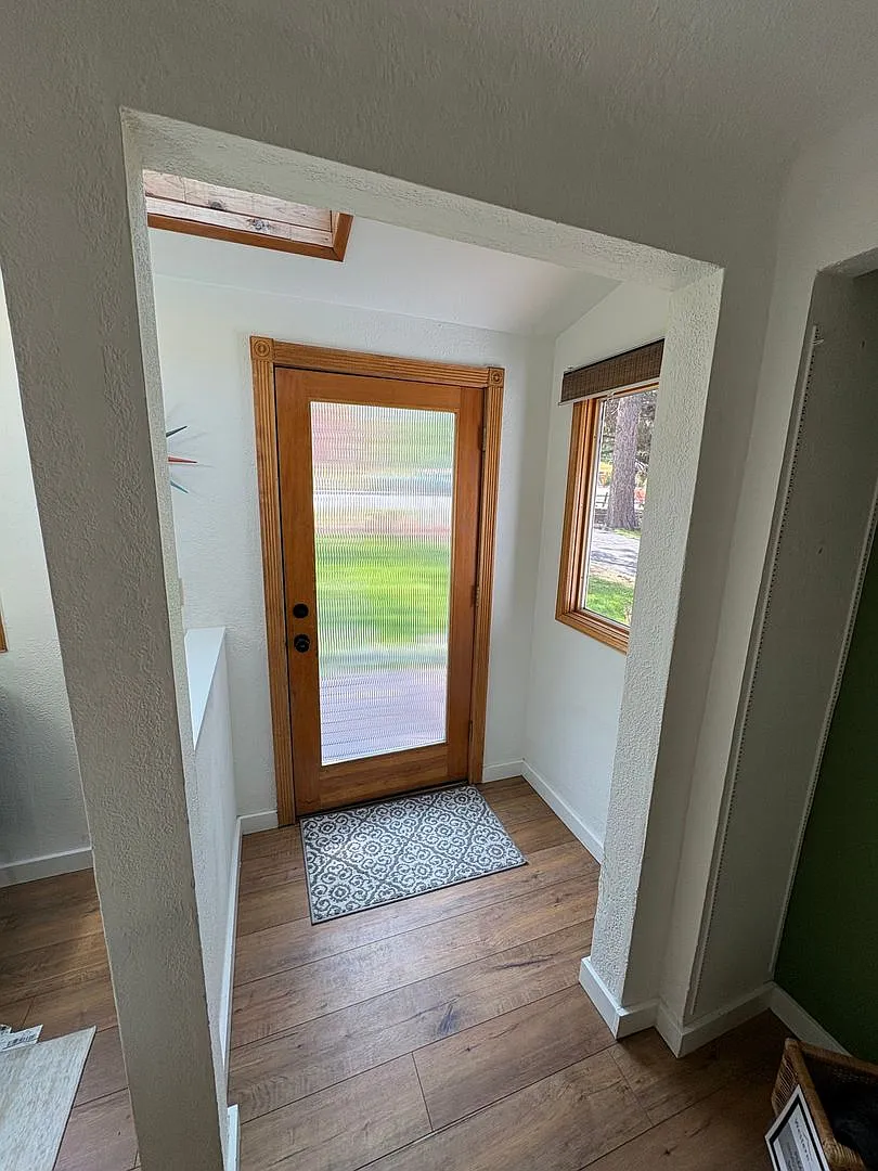 Fantastic 4 BR Home in Midtown Bend with Hot Tub and Garage — Photo 4