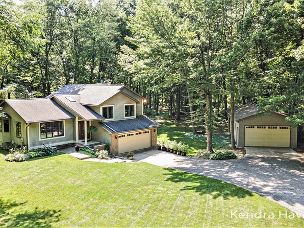 8601 Winterforest Dr NE, Rockford, MI 49341