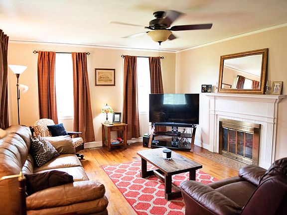 2nd image of 125 Laurel Ave W