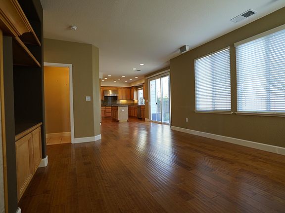 5th image of 287 Chiquita Ave