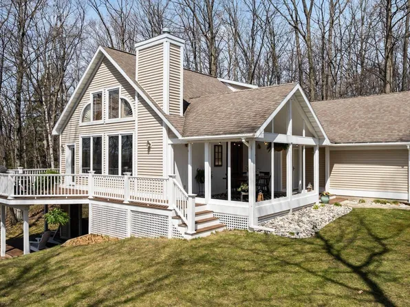 2205 N Birch Le Dr, Lake Leelanau, MI 49653