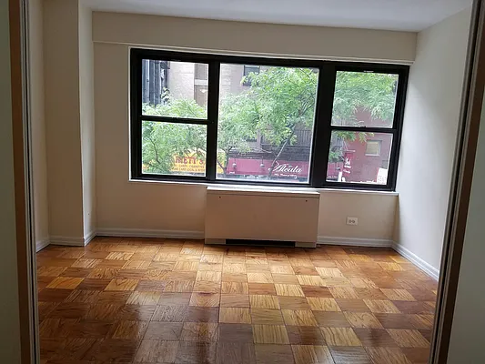 Rented by Manhattan Apartment Organization | media 26