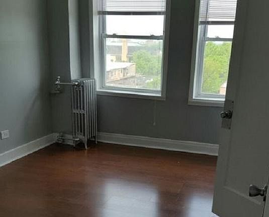 4th image of 6931 N Greenview Ave #204