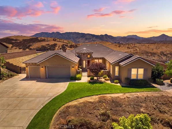 3086 Crystal Ridge Ln, Colton, CA 92324