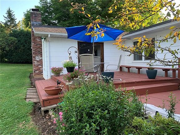 5th image of 42 Stony Brook Ln