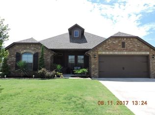 900 NW 13th St, Moore, OK 73160