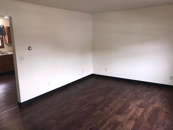 4th image of 378 Rose Ln #A