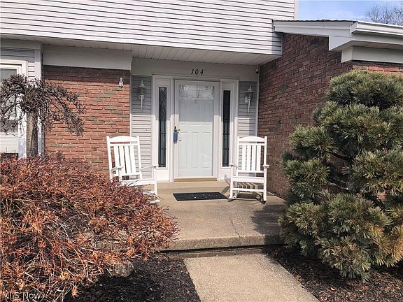 3rd image of 104 Forest Garden Dr
