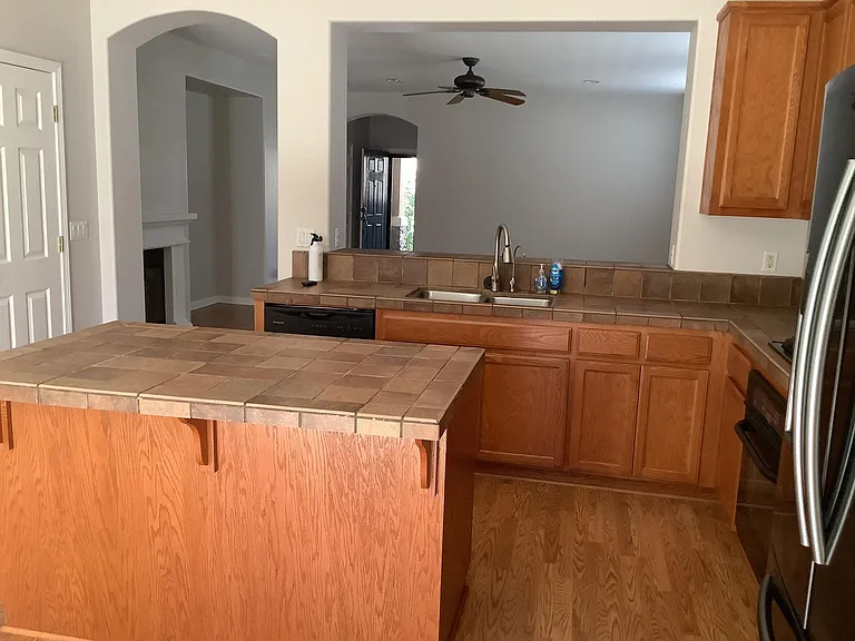 1488 Wellington Ave — Photo 5