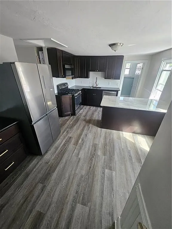 2 bed, 1.0 bath, 1100 sqft, $2,000 — Photo 3