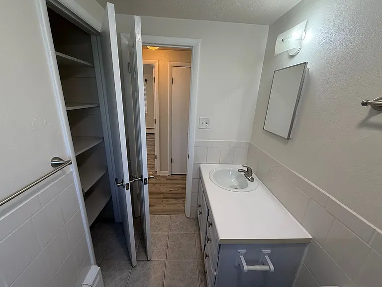 715 Moore St — Photo 8