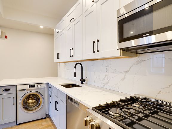 3rd image of 841 Dekalb Ave #4B