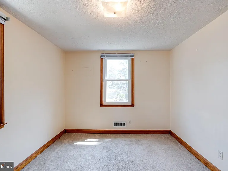 905 Regester Ave — Photo 23