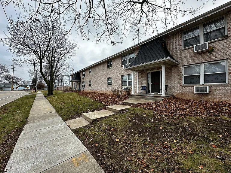 207 Fort Howard Ave — Photo 3
