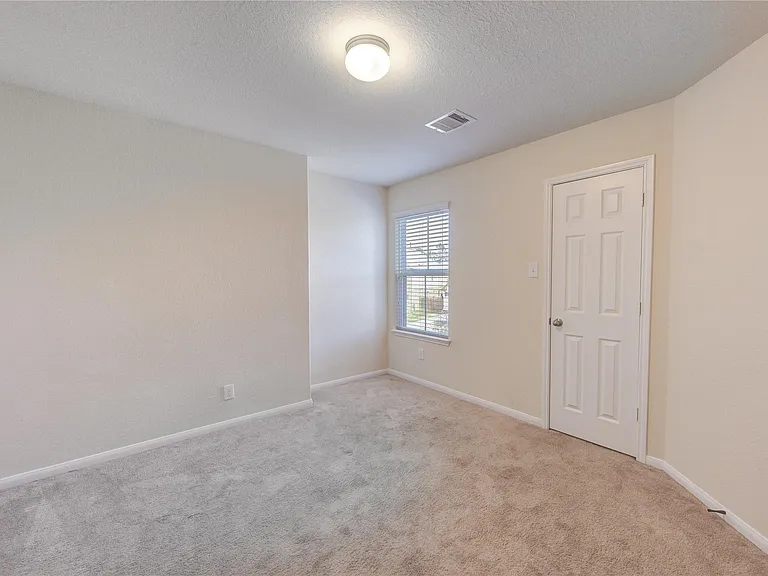 10907 Woodland Leaf Ln — Photo 19