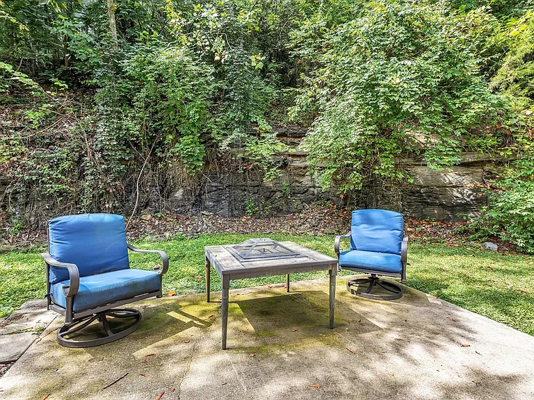 1077 Woodbury Falls Dr — Photo 28
