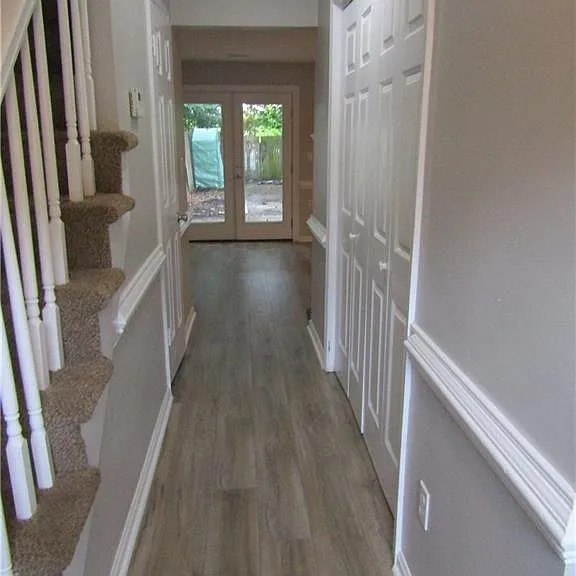 17 Colonial Way — Photo 2
