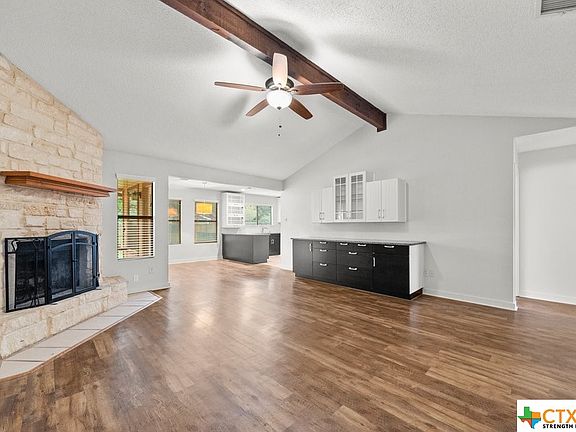 3rd image of 2001 Castle Bluff Dr