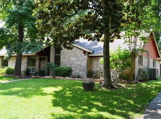 5910 Foresthaven Dr, Houston, TX 77066