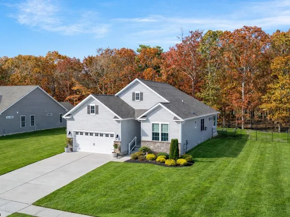 105 Laquinta Dr, Egg Harbor Township, NJ 08234