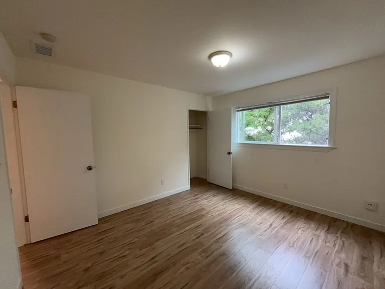 625 Adams Street — Photo 6