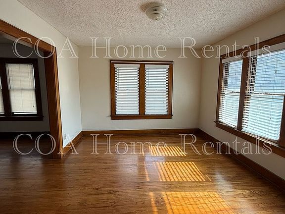 3rd image of 3234 E Oakland Ave Unit 3